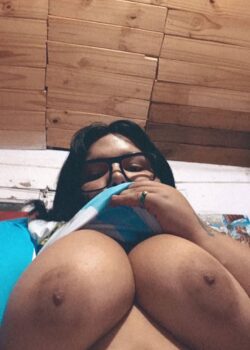 Otaku putita tetona enseñando todito al novio 11