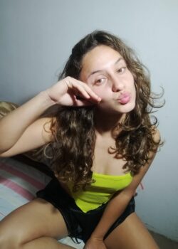 Anto colegiala aporta con sus fotos nudes 9