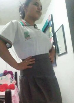 Morrita colegiala se desnuda en videollamada 13