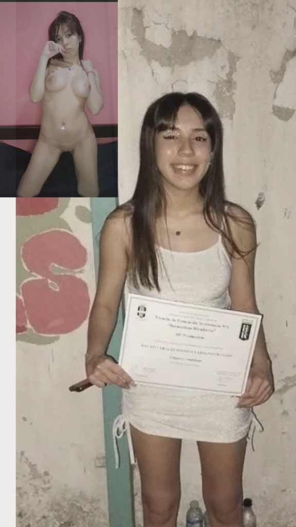 Pendejita de 18 años recien egresada manda fotitos 4