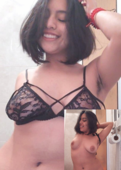 Hermosa adolescente colegiala atrevida desnuda 13