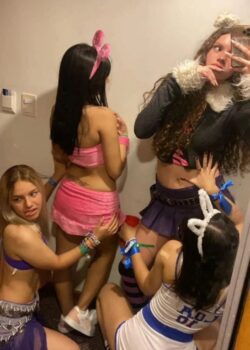 Pack casero de mix de egresadas mostrando el orto 10