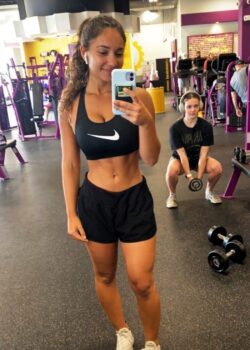 Pendeja del gym le gusta exhibirse y mostrar todito 13