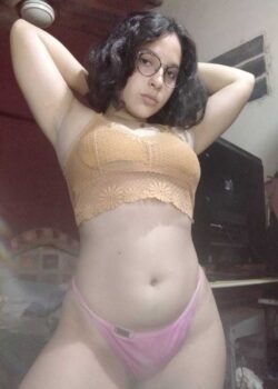 Morrita de rico cuerpo solita en su casa enseña todo 7