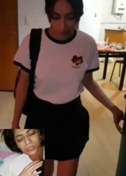 Videos de esta putita colegiala cogiendo con su profesor 8
